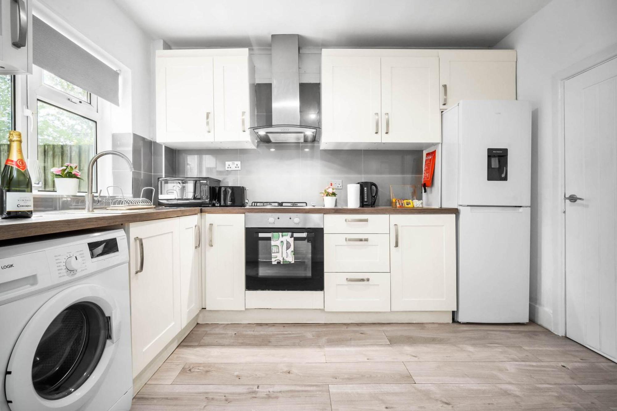 ברמינגהאם Three Bedroom House - Parking & Garden - Netflix - Wifi - Great Location - 215R מראה חיצוני תמונה